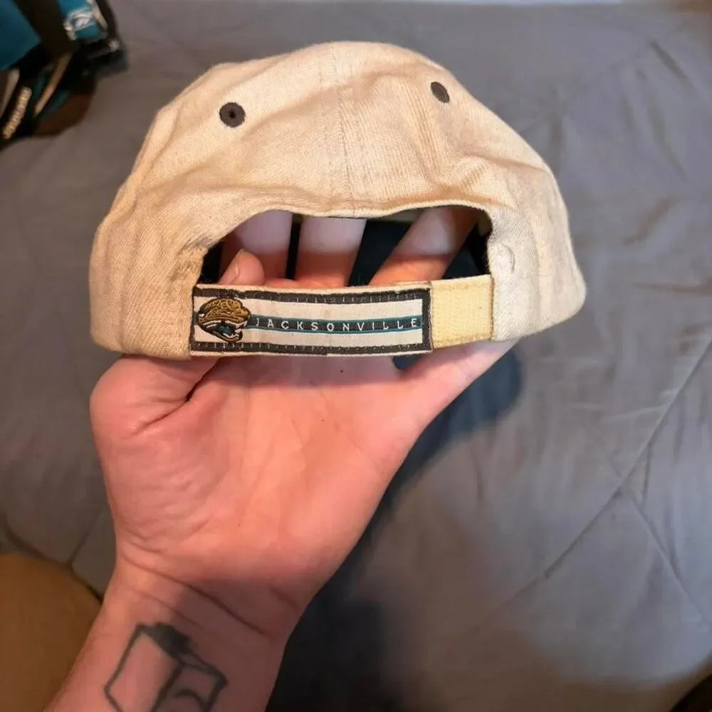 Nfl Men's White and Cream Hat